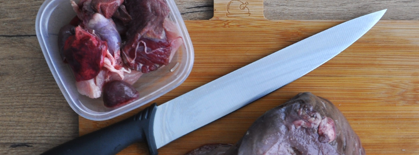 Voorbeeld van een samenstelling van rauw vlees voor katten.