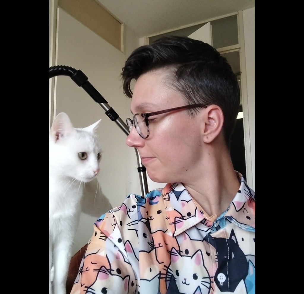 Kattenoppas aan huis in Leusden en Amersfoort, Pascal en diens dove kat Yuki.